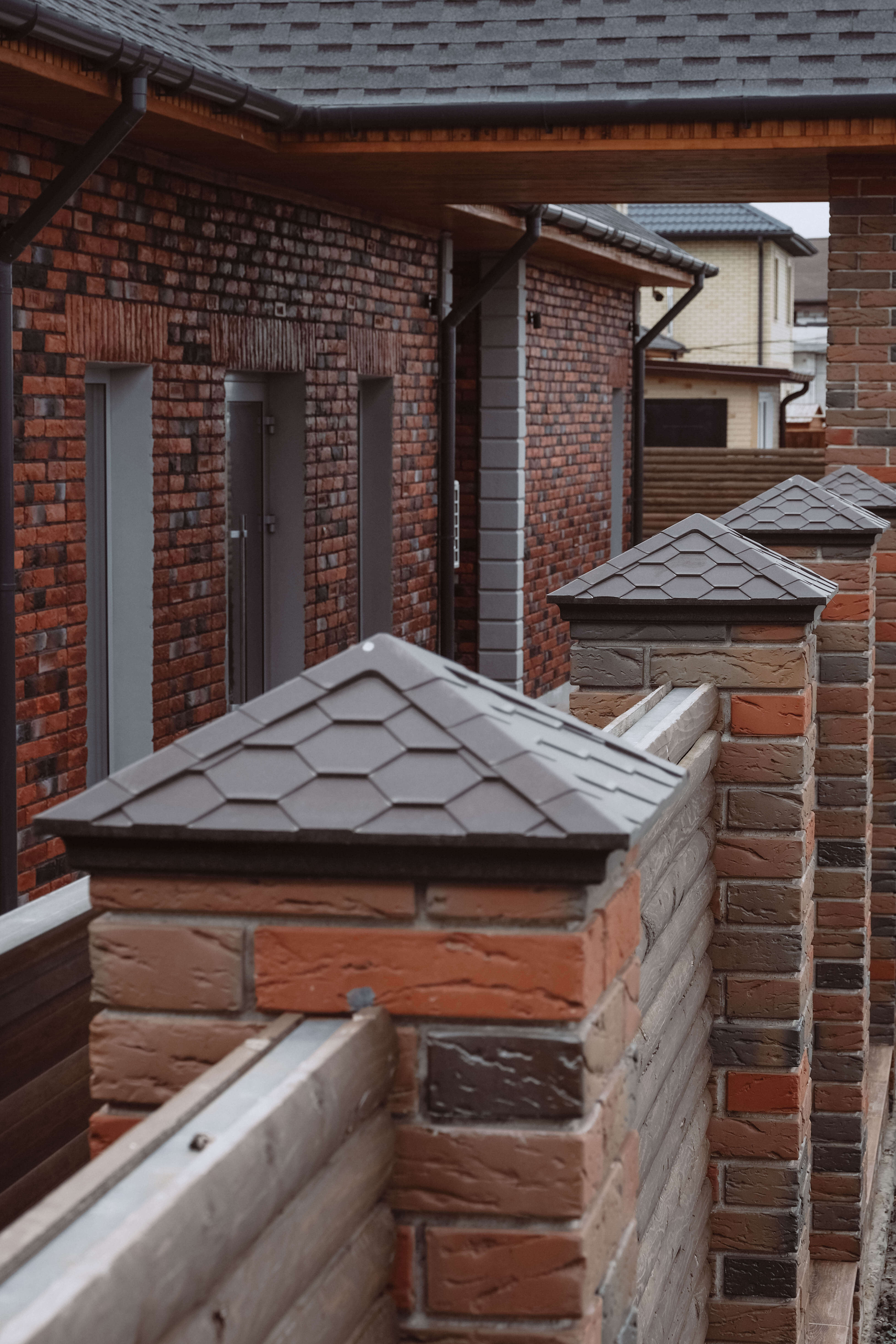 Колпак Zking Эверест Коричневый на столб 1.5х1.5 кирпича (390х390мм) в Майкопе фото